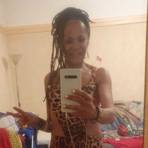 Femme guadeloupéenne mature de 53 ans de Paris