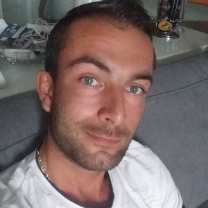 Jeune homme gay de 28 ans de Marseille