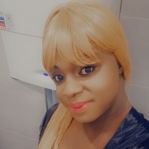 jeune femme noire de 26 ans de Paris